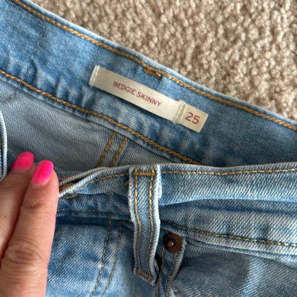 Levi's Wedgie Skinny Light Blue Denim Jeans size 25 - Picture 4 of 9